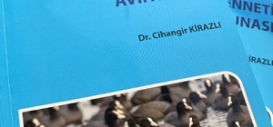 Yeniçağa ve Dörtdivan'daki okullara bölgedeki kuşları anlatan kitap hediye...