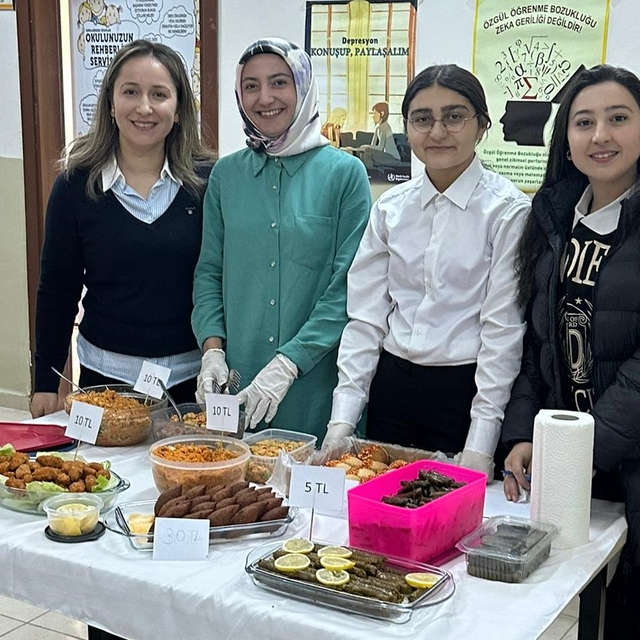 Ardahan'da öğrenci ve velilerden Filistin'e destek için kermes