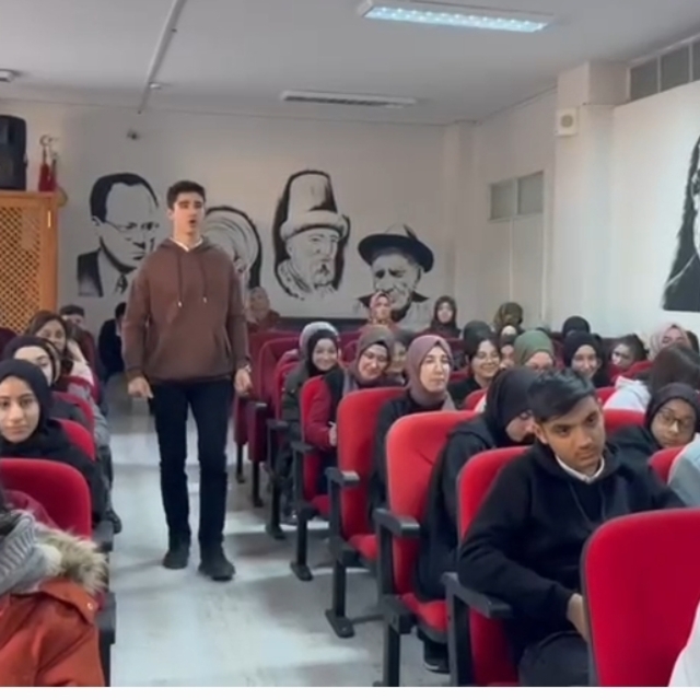 Hatay'da öğrenciler edebiyat söyleşisinde Mescid-i Aksa şiirini okudu