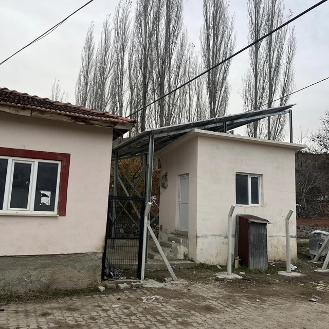 Sulusaray'ın Alpudere köyünde su deposunun elektriği güneş enerjisinden kar...