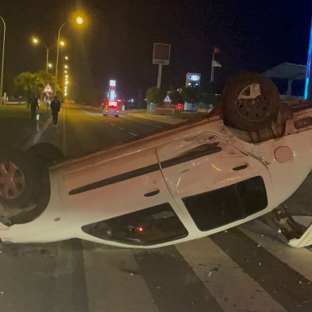 Şanlıurfa'da otomobillerin çarpıştığı trafik kazasında 2 kişi yaralandı