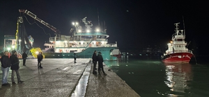 Bartın'da balıkçılar, 300 ton hamsiyle döndü