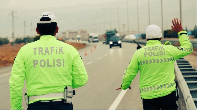 Eskişehir'de trafik denetimlerinde 10 sürücüye gürültü cezası