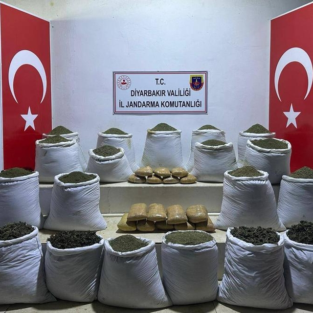 Diyarbakır'da 915 kilogram esrar ele geçirildi