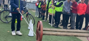 Akyazı'da öğrenciler, engellilerin yaşadığı zorlukları deneyerek tecrübe et...