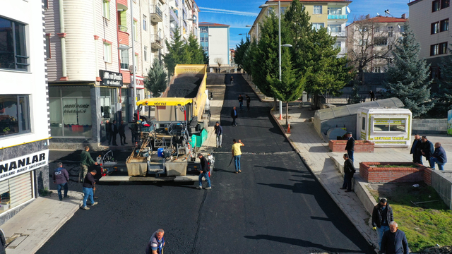 Akdağmadeni Belediyesi asfalt çalışmalarını sürdürüyor