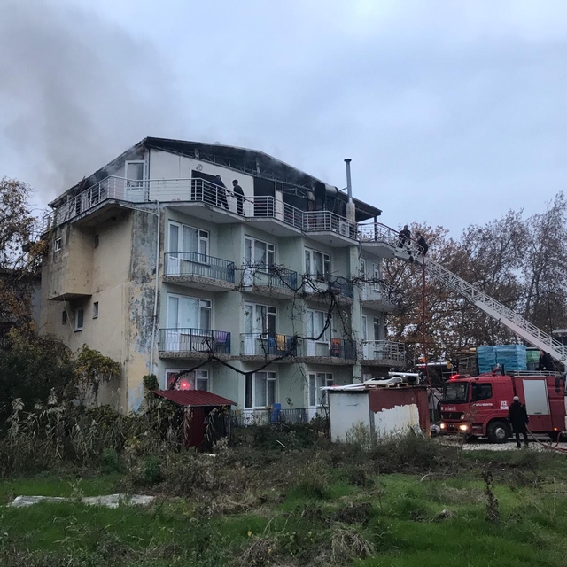 Armutlu'da pansiyonda çıkan yangın söndürüldü