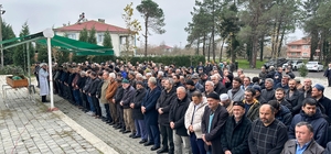 Gazeteci Sırrı Bıyık'ın cenazesi Akyazı'da toprağa verildi