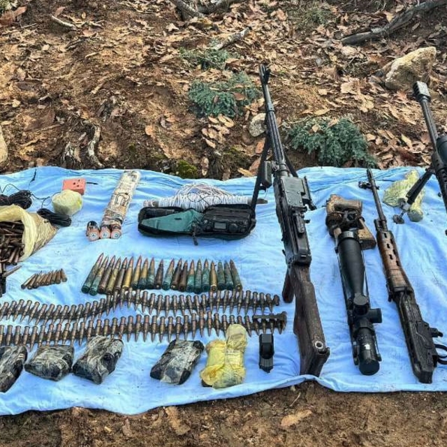 Bitlis'te terör operasyonunda silah, mühimmat ve çeşitli malzeme ele geçiri...