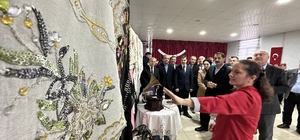 Düzce'de Cumhuriyet dönemini yansıtan kıyafetler sergileniyor