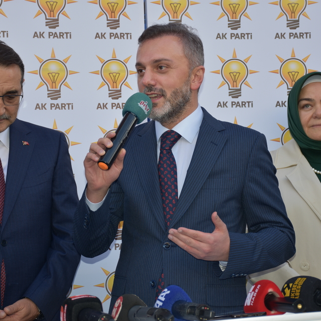AK Parti Genel Başkan Yardımcısı Kandemir, Eskişehir'de Odunpazarı İlçe Baş...