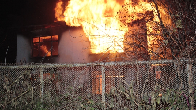 Düzce'de metruk evde çıkan yangın söndürüldü