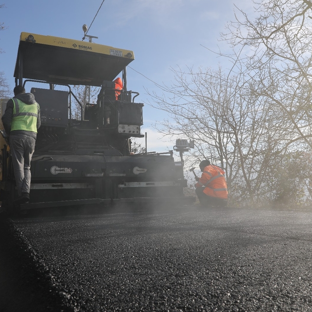 Akyazı'da mahalle yolları yenileniyor
