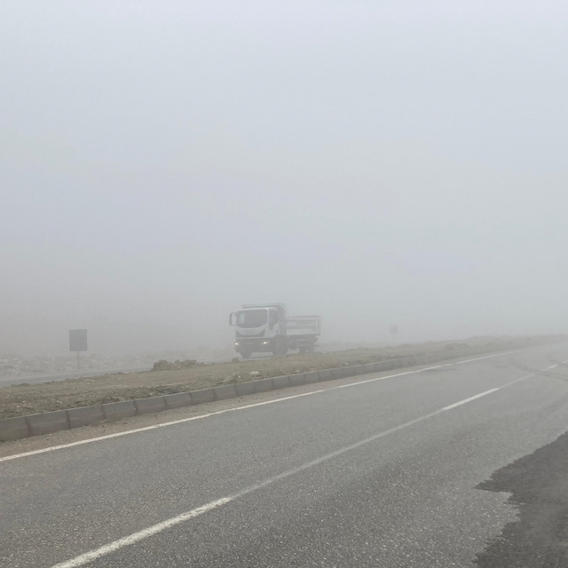 Hatay'da sis nedeniyle görüş mesafesi düştü