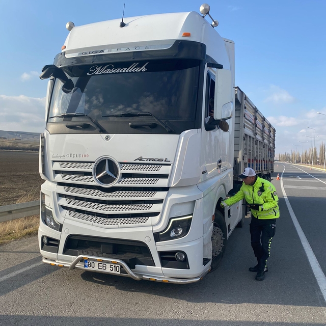 Ulaş'ta kış lastiği denetimi yapıldı