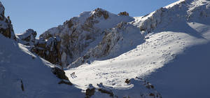 Karla kaplanan Sultan Baba Dağı kış tırmanışı için dağcıları ağırlıyor