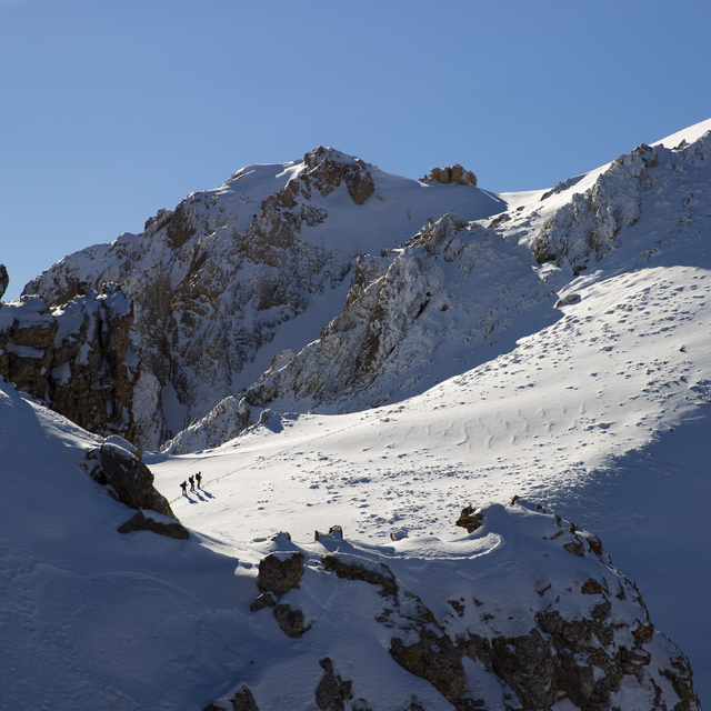 Karla kaplanan Sultan Baba Dağı kış tırmanışı için dağcıları ağırlıyor