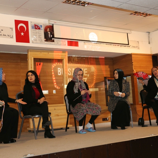 "Bu Sahne Aynı Biz" Of'ta sahnelendi