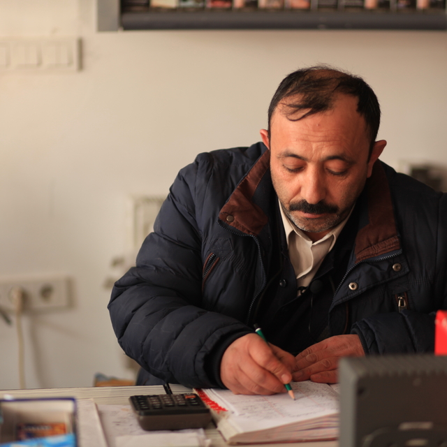 Çorum'da bir hayırsever 80 kişinin bakkallara olan borcunu ödedi