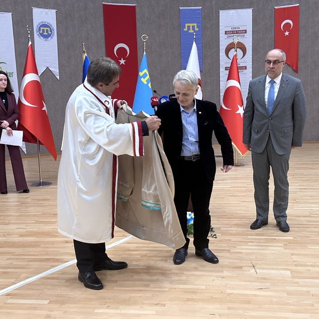 Kırım Tatar Türk halkının lideri Kırımoğlu'na Konya'da fahri doktora unvanı...