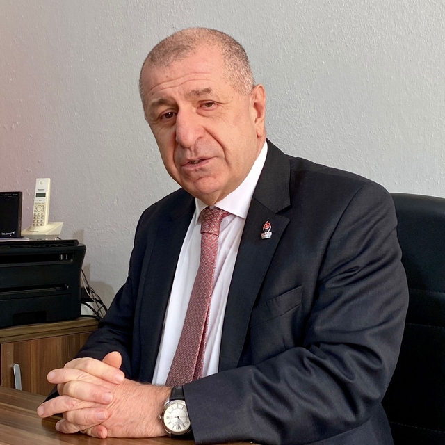 Zafer Partisi Genel Başkanı Özdağ, Kırşehir'de ziyaretlerde bulundu