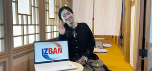 İZBAN'da unutulan çanta, Güney Koreli sahibine ulaştırıldı