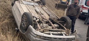Amasya'da devrilen otomobildeki 2 kişi yaralandı