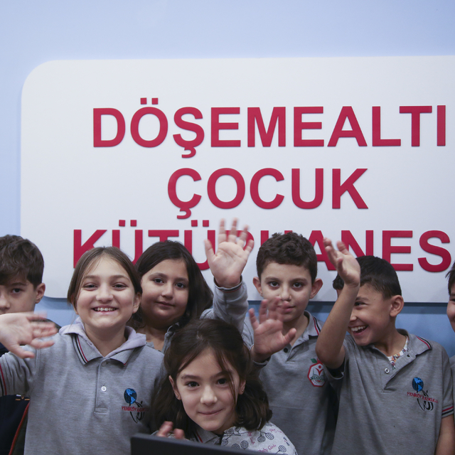 Antalya'da çocuklar yeni açılan kütüphanede eğlenerek öğreniyor