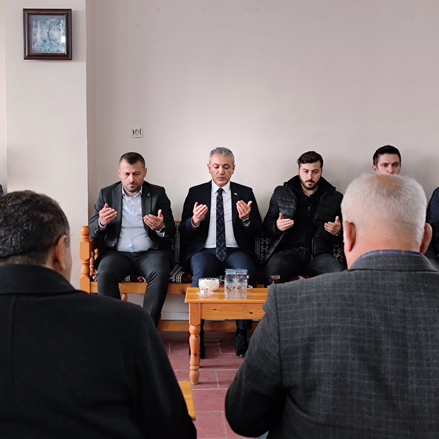 AK Parti Genel Başkan Yardımcısı Kandemir'den, şehit kardeşine taziye telef...