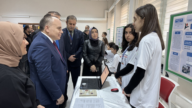 Artvin'de TÜBİTAK 4006 Bilim Fuarı açıldı