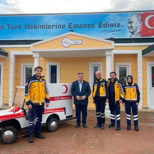 Kınık Belediye Başkanı Sadık Doğruer, acil sağlık ekiplerini ağırladı