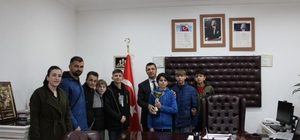 Öğrencilerden Turhal İlçe Milli Eğitim Müdürü Taştan'a ziyaret