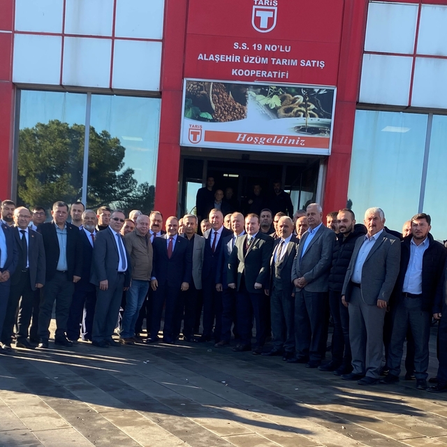 Alaşehir Üzüm Tarım Satış Kooperatifinin yeni başkanı Ferhat Şen, göreve ba...