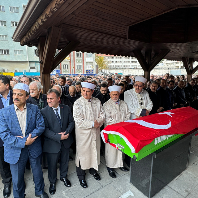 Yazar ve siyaset bilimci Mustafa Çalık Gümüşhane'de son yolculuğuna uğurlan...