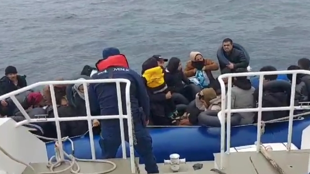 Ayvalık açıklarında 91 düzensiz göçmen yakalandı, 38 düzensiz göçmen kurtarıldı