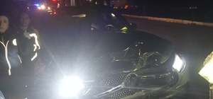 Burhaniye'de arızalanan aracından inen sürücü, başka bir otomobilin çarpmas...