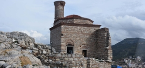 Efes'in ilk yerleşim yeri Ayasuluk Tepesi'ndeki cami restore ediliyor