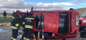 Minibüs ile otomobil çarpıştı: 1 ölü, 1 yaralı