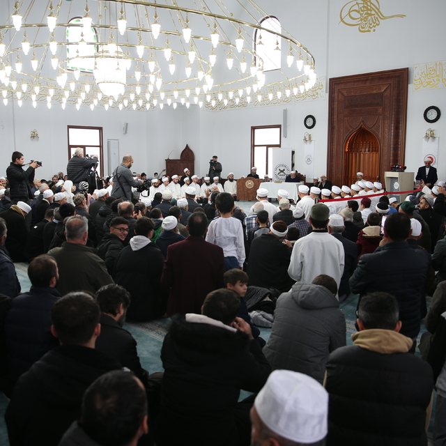 Diyanet İşleri Başkanı Ali Erbaş, Sakarya'da kurra hafızlık icazet törenine...