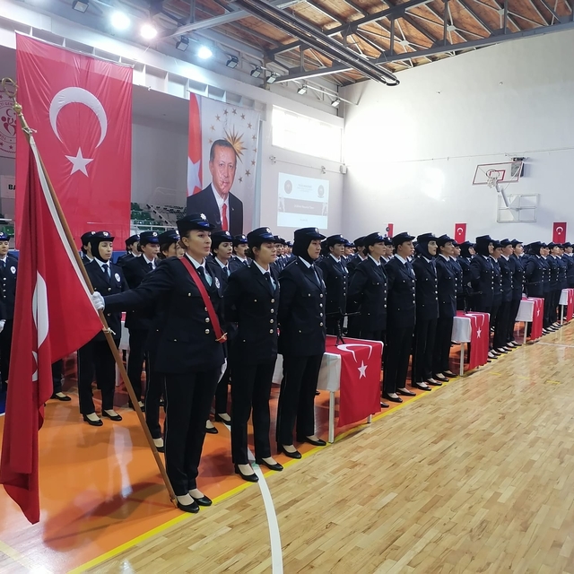 Konya ve Karaman'da eğitimlerini tamamlayan polis adayları için tören düzen...