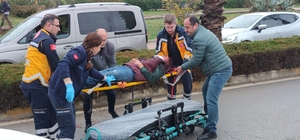 İzmir'de otomobilin çarptığı yaya yaralandı