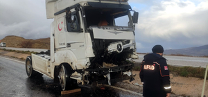 Kırıkkale'de iki tırın çarpıştığı kazada 1 kişi yaralandı