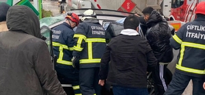 Yalova'da akaryakıt istasyonunun tabelasına çarpan otomobilin sürücüsü öldü