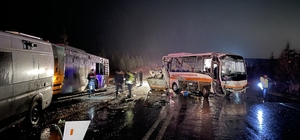 Eskişehir'de belediye otobüsü ve midibüsü ile karavan çarpıştı, 14 kişi yar...