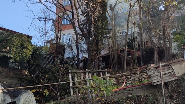 Kocaeli'de depo yangında kullanılamaz hale geldi