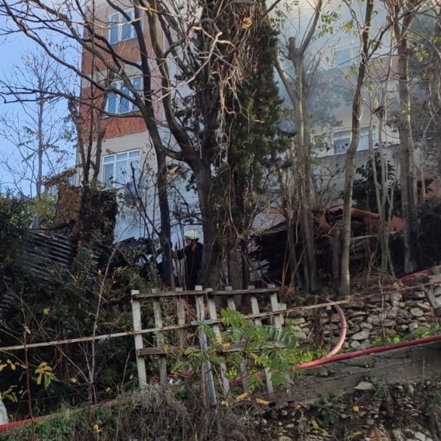 Kocaeli'de depo yangında kullanılamaz hale geldi