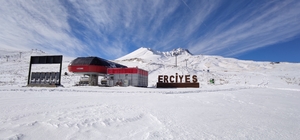 İç Anadolu'nun zirvesi Erciyes'te kar yağışı etkili oluyor