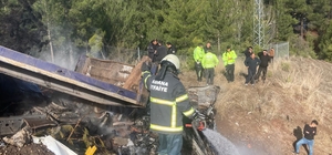 Adana'da devrildikten sonra alev alan tırdaki 1 kişi öldü, 1 kişi yaralandı 