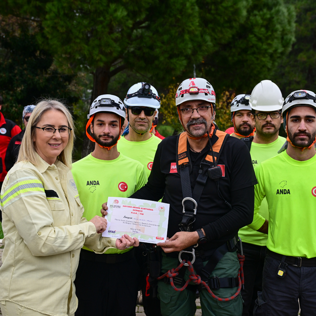 İzmir'de yangından hayvan kurtarma tatbikatı yapıldı