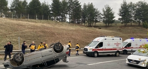 Diyarbakır'da takla attan otomobildeki 2 kişi yaralandı